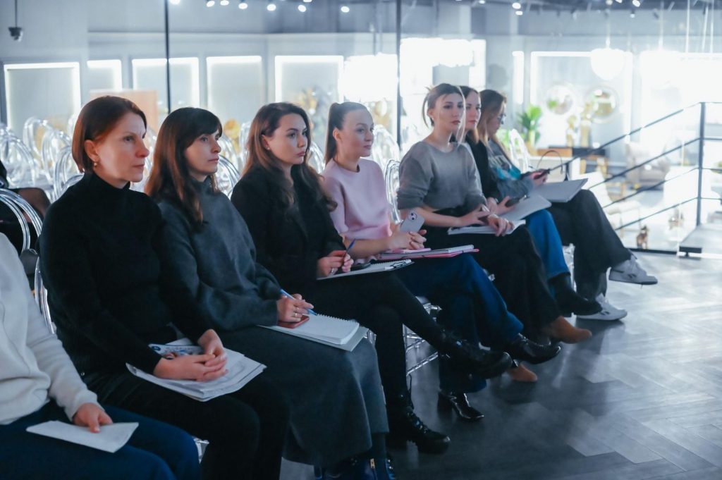 Практикум «Ступеней» по дизайну гостиной в Garda Decor, 4 декабря 2025 г.