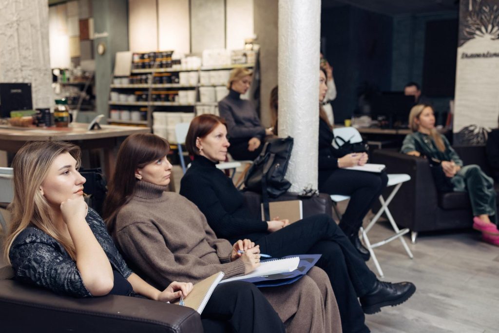 Занятие по колористике в магазине-мастерской «Маляр», 25 ноября 2025 г.